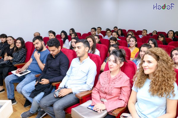 Hədəf Kurslarında fənn rəhbərlərinin iclası keçirildi