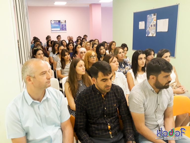Hədəf Kurslarında Riyaziyyat müəllimlərinin iclası keçirildi