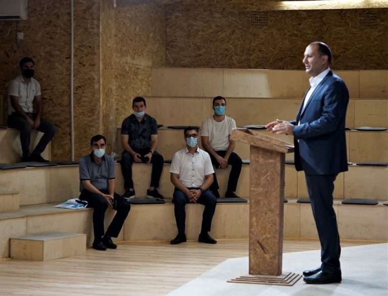 Hədəf Kurslarında yeni işə başlayan müəllimlər üçün seminar-təlim keçirilmişdir