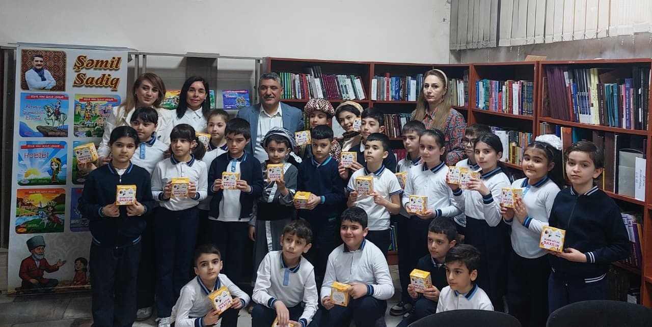 Yazıçı Şəmil Sadiqlə məktəbli oxucuların görüşü keçirilib.